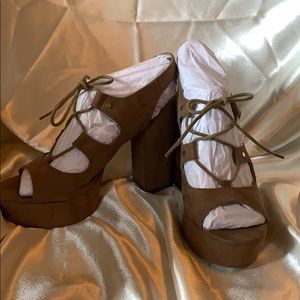 SALE! Adorable indigo platform lace up shoes